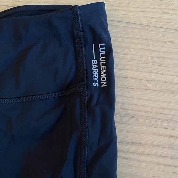Lululemon Stronger Barrys biker yoga shorts 2 NEW - Picture 4 of 5